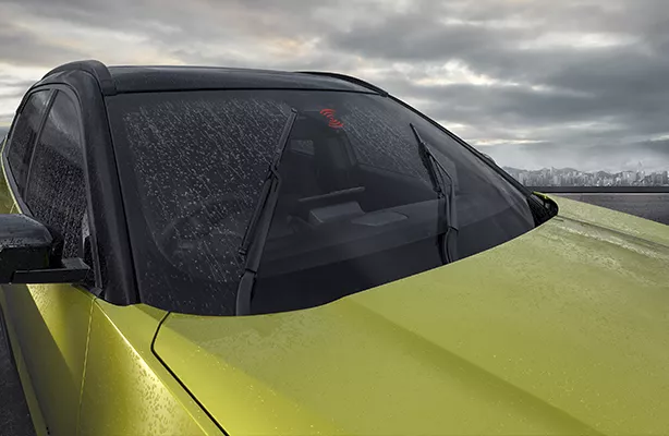 Tata Harrier Auto headlamp and Rain Sensing wipers